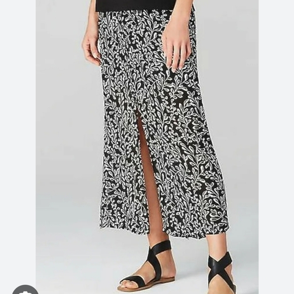 J. Jill Front Slit Midi Skirt Medium Black & White Floral Lined Fabric Buttons M - Picture 1 of 11